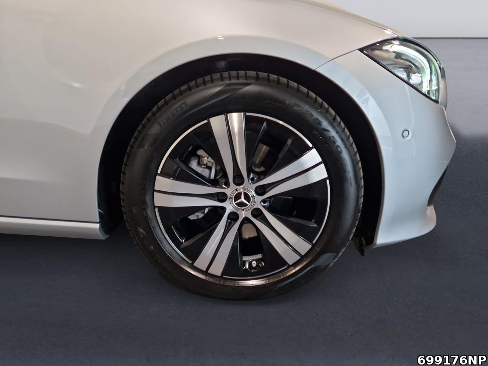 Fahrzeugabbildung Mercedes-Benz C 180 T Avantgarde Panorama 360° Distronic