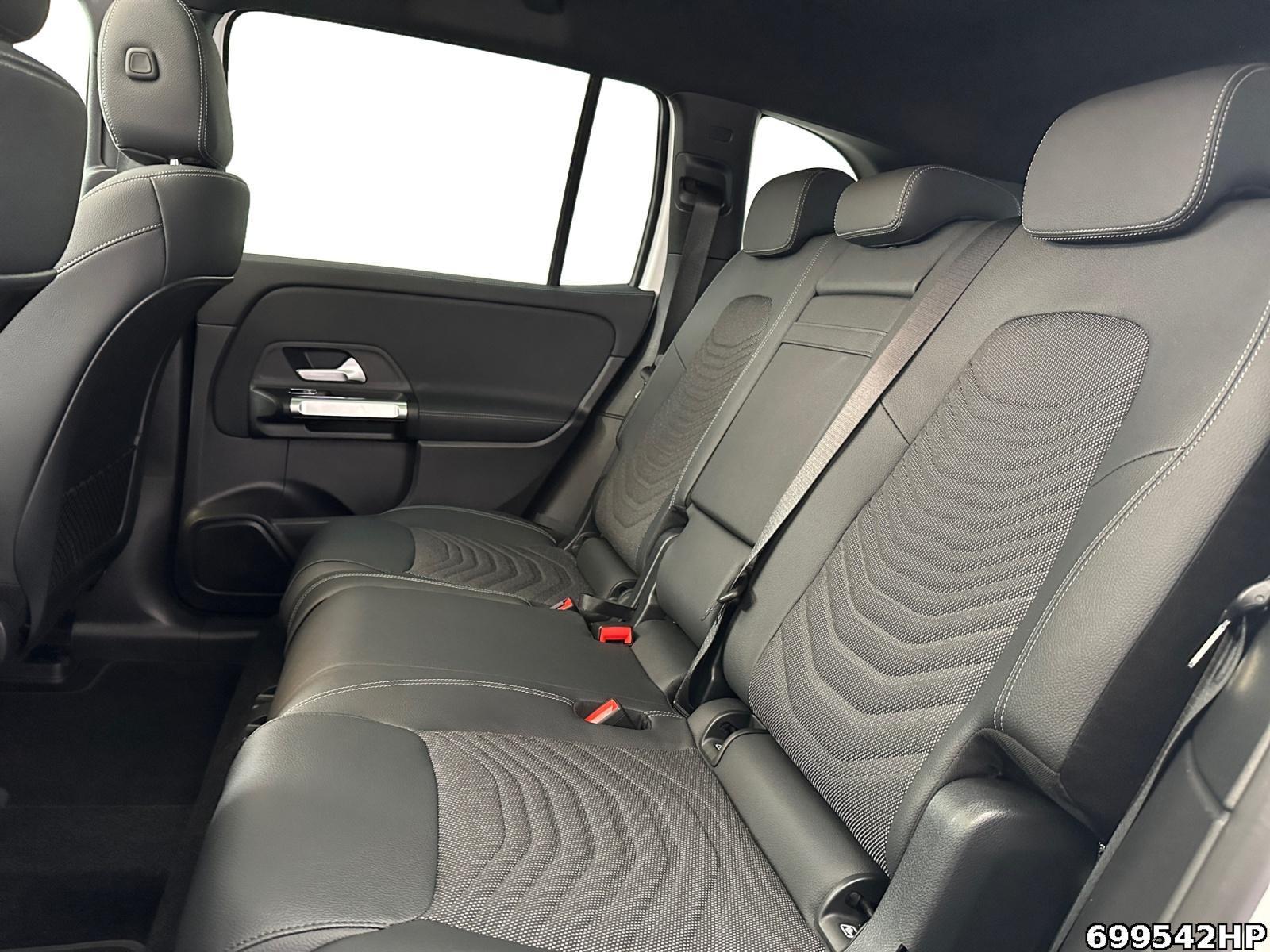 Fahrzeugabbildung Mercedes-Benz EQB 4M Progressive Kamera LED Pano Ambiente