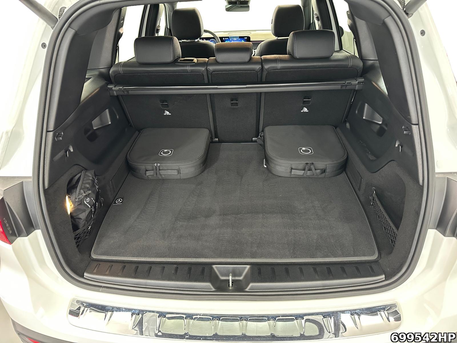 Fahrzeugabbildung Mercedes-Benz EQB 4M Progressive Kamera LED Pano Ambiente