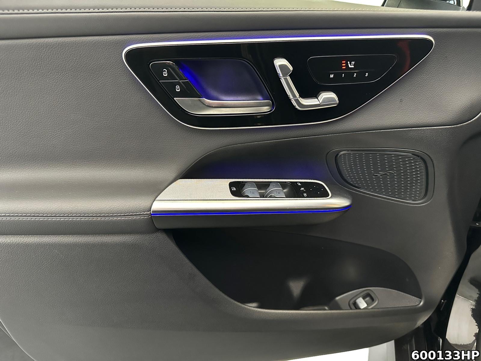 Fahrzeugabbildung Mercedes-Benz GLC 300 de 4M AMG AHK DISTRONIC 360° Memory LED