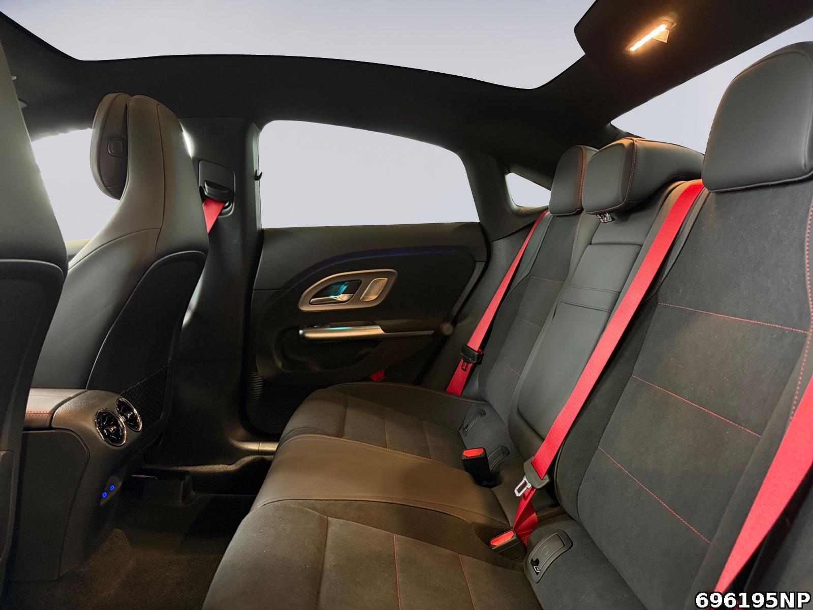 Fahrzeugabbildung Mercedes-Benz CLA 200 AMG+SUPERSCREEN+MULTI+BURMESTER+HEADUP+