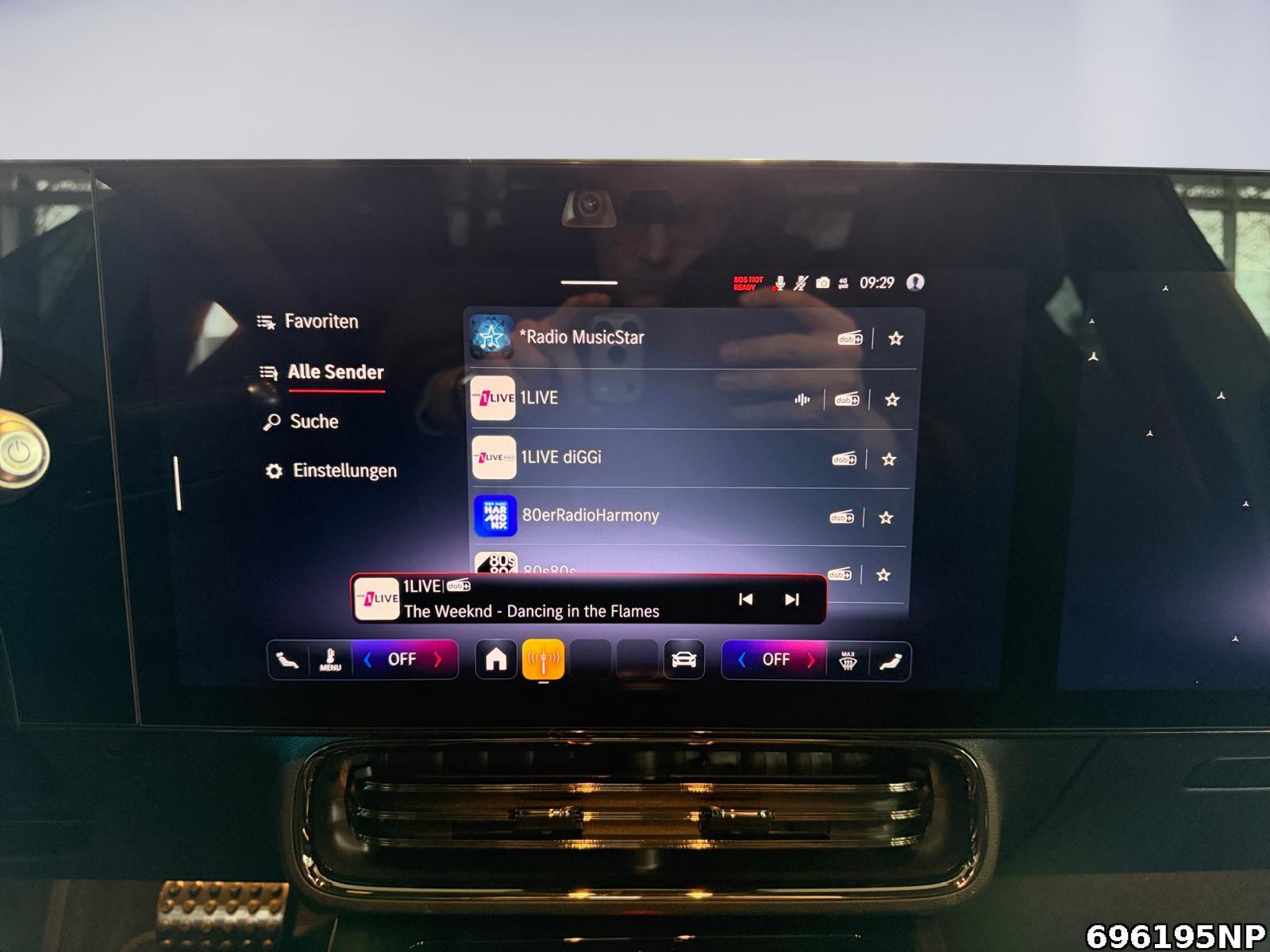 Fahrzeugabbildung Mercedes-Benz CLA 200 AMG+SUPERSCREEN+MULTI+BURMESTER+HEADUP+