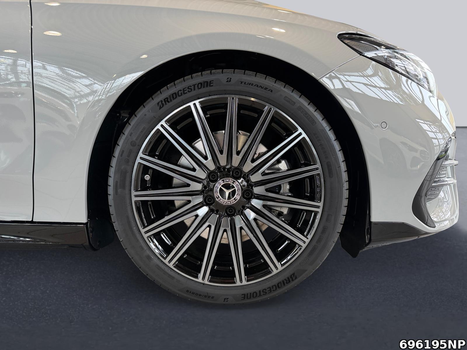 Fahrzeugabbildung Mercedes-Benz CLA 200 AMG+SUPERSCREEN+MULTI+BURMESTER+HEADUP+