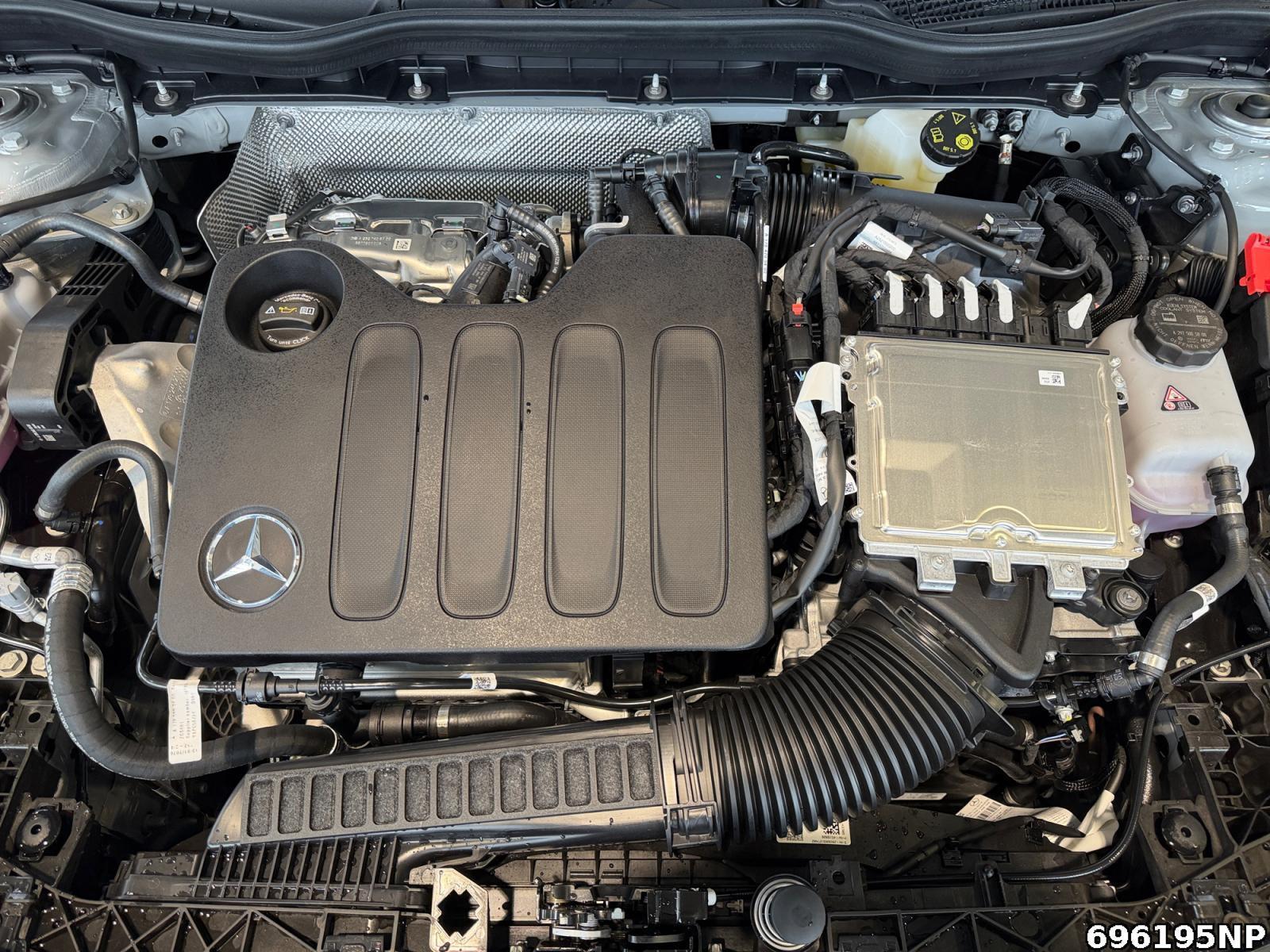 Fahrzeugabbildung Mercedes-Benz CLA 200 AMG+SUPERSCREEN+MULTI+BURMESTER+HEADUP+