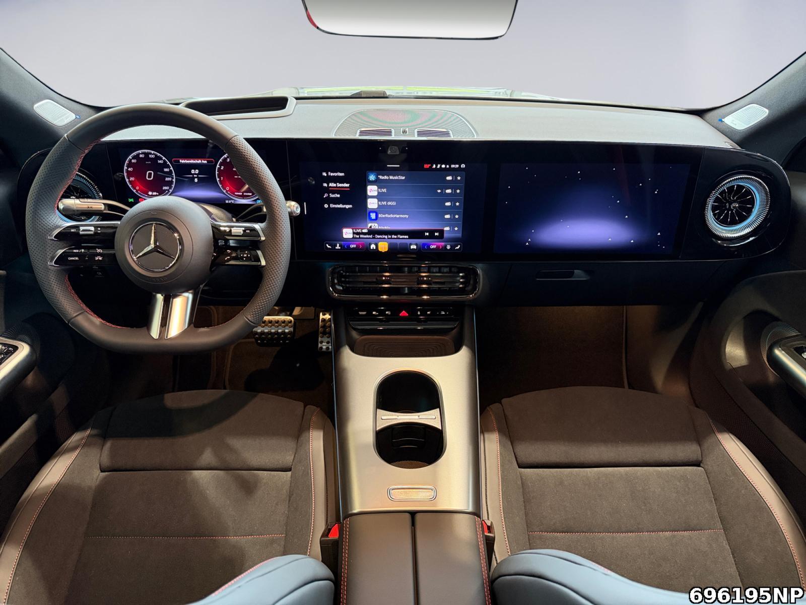 Fahrzeugabbildung Mercedes-Benz CLA 200 AMG+SUPERSCREEN+MULTI+BURMESTER+HEADUP+