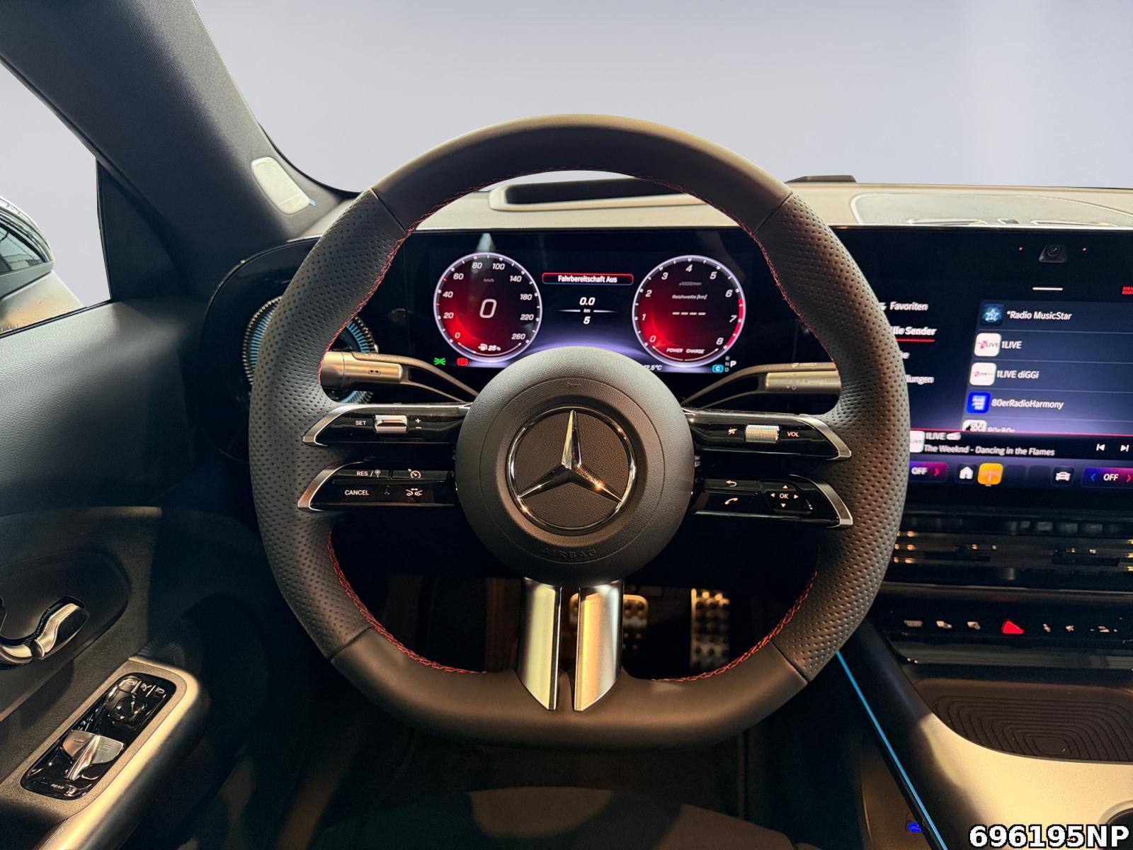 Fahrzeugabbildung Mercedes-Benz CLA 200 AMG+SUPERSCREEN+MULTI+BURMESTER+HEADUP+