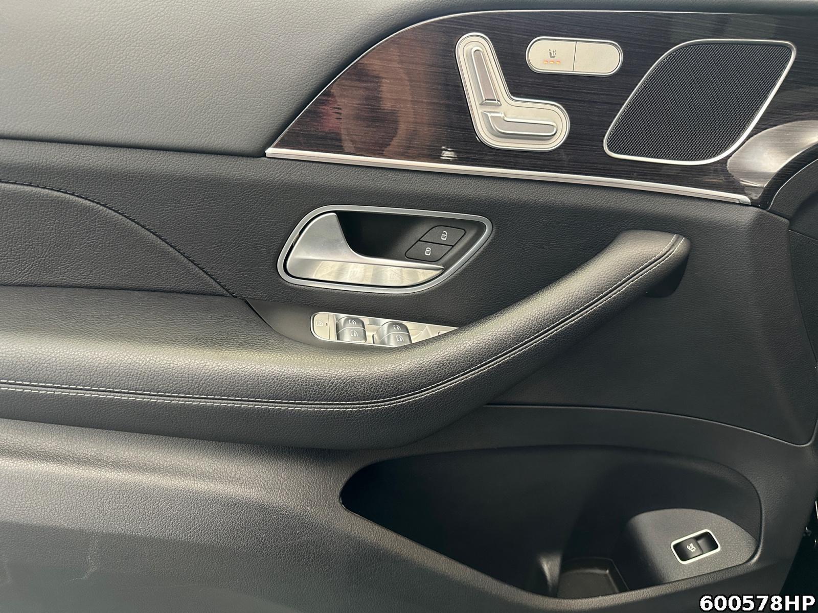Fahrzeugabbildung Mercedes-Benz GLE 300 d 4M Panoramadach DISTRONIC AHK CarPlay