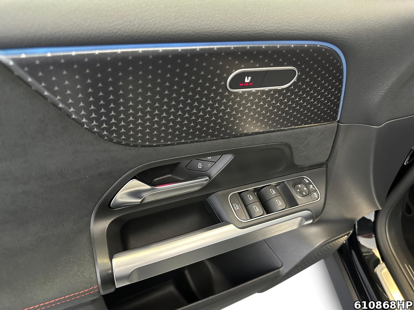 Fahrzeugabbildung Mercedes-Benz EQB 4M AMG AHK Kamera Ambiente Standhzg LED