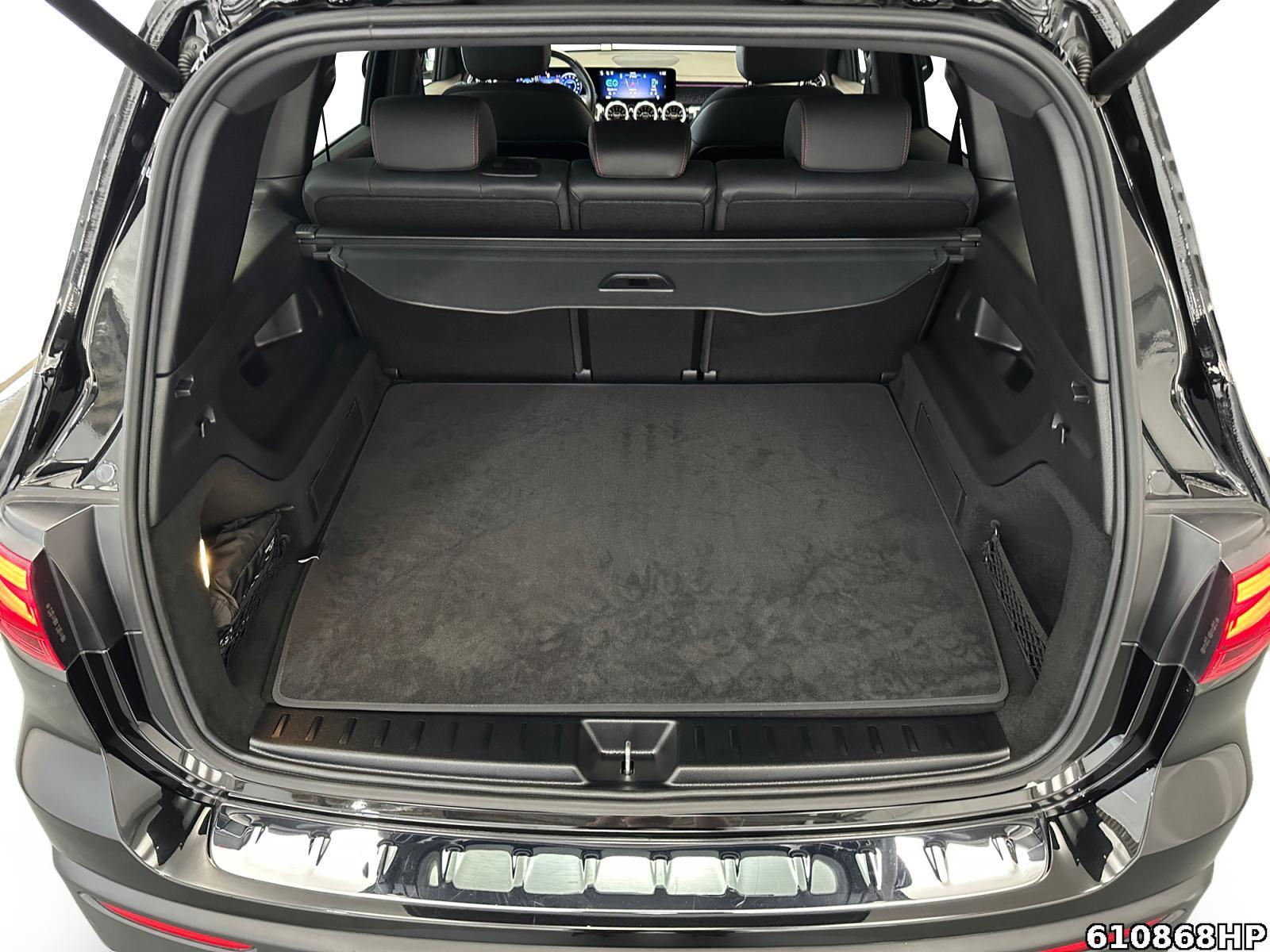 Fahrzeugabbildung Mercedes-Benz EQB 4M AMG AHK Kamera Ambiente Standhzg LED