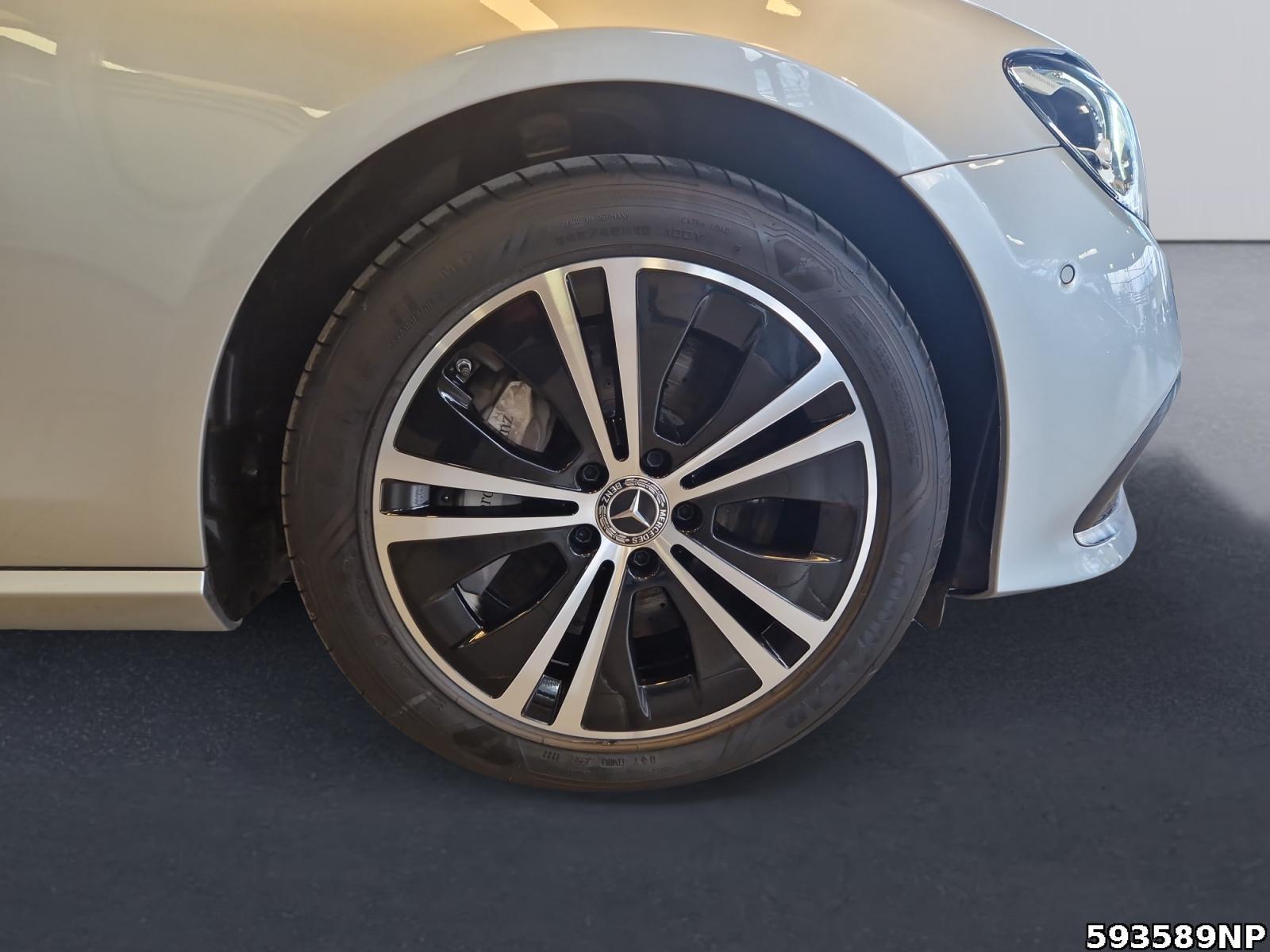Fahrzeugabbildung Mercedes-Benz E 450 4M Avantgarde 360° Distronic LED Ambiente