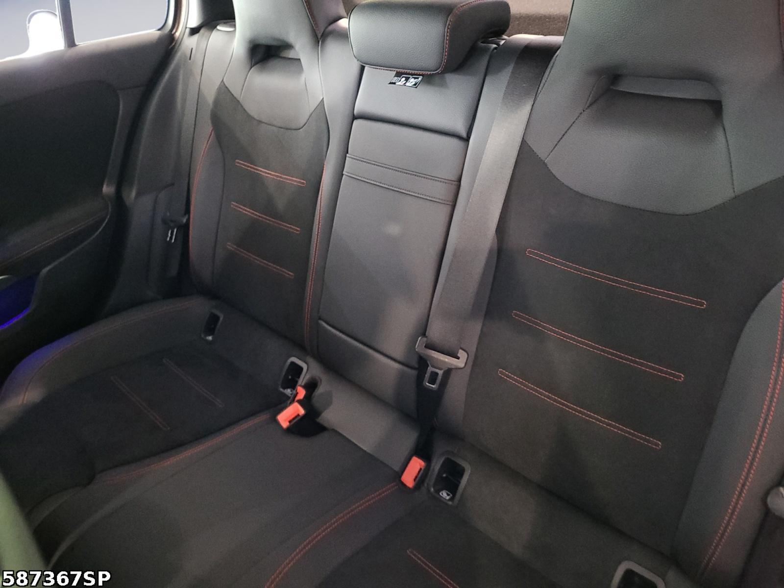 Fahrzeugabbildung Mercedes-Benz A 180 AMG PANORAMA KAMERA KEYLESS-GO