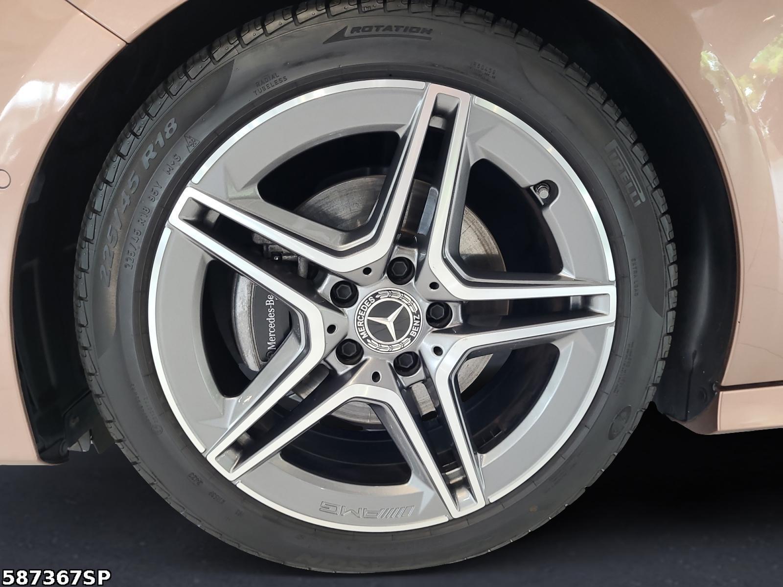 Fahrzeugabbildung Mercedes-Benz A 180 AMG PANORAMA KAMERA KEYLESS-GO