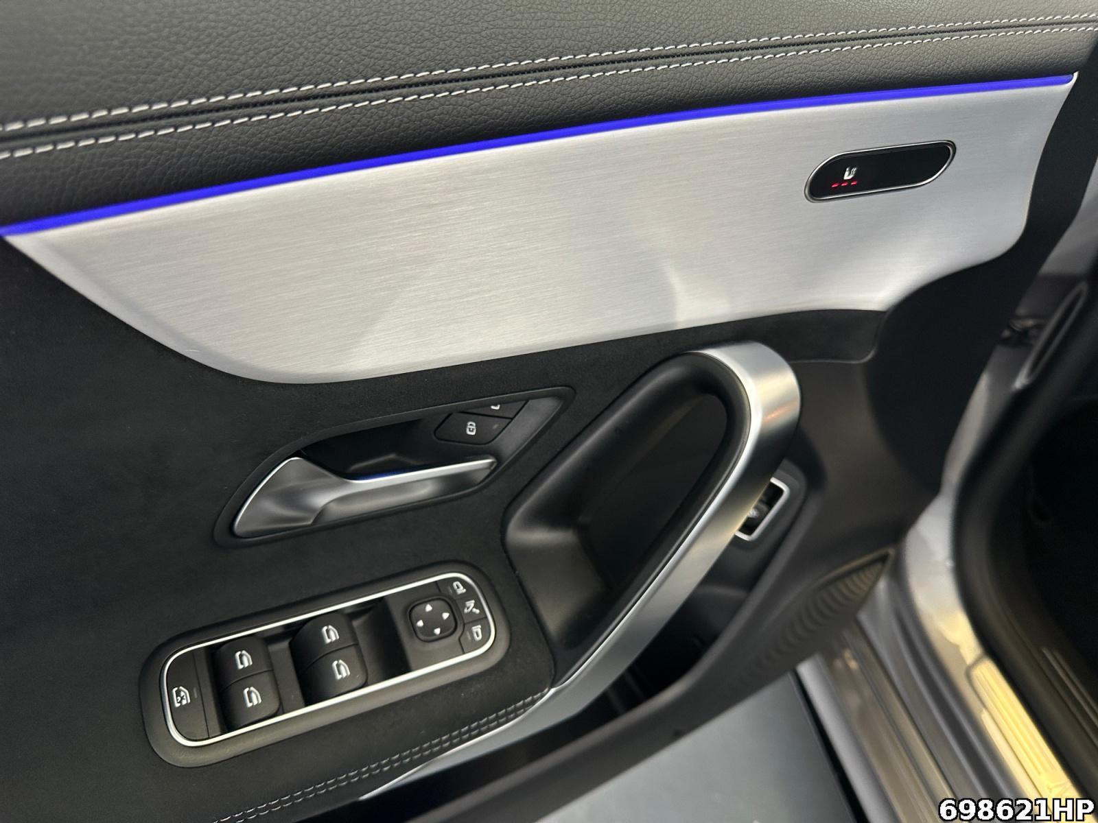 Fahrzeugabbildung Mercedes-Benz CLA 200 AMG Night DISTRONIC Kamera Ambiente 19