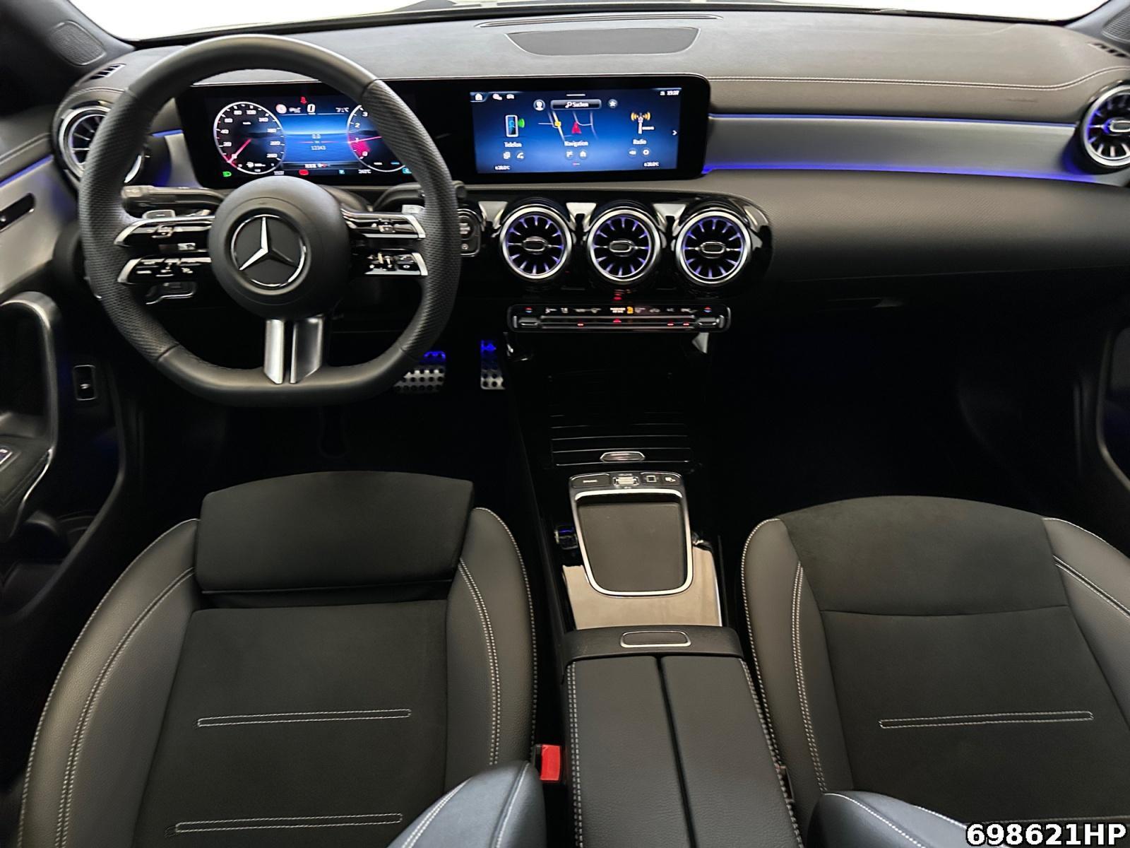 Fahrzeugabbildung Mercedes-Benz CLA 200 AMG Night DISTRONIC Kamera Ambiente 19