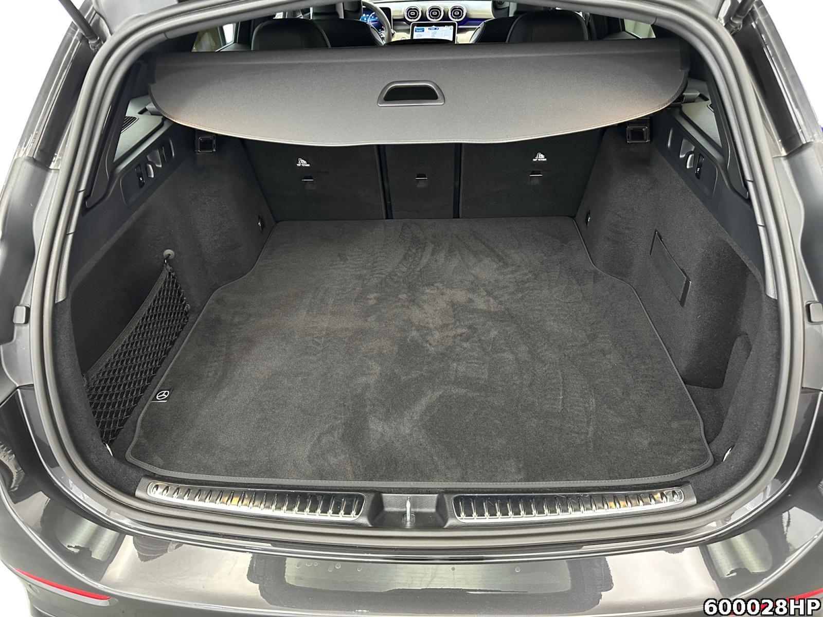 Fahrzeugabbildung Mercedes-Benz C 300 d T AMG DIGITAL LIGHT AHK 360° DISTRONIC