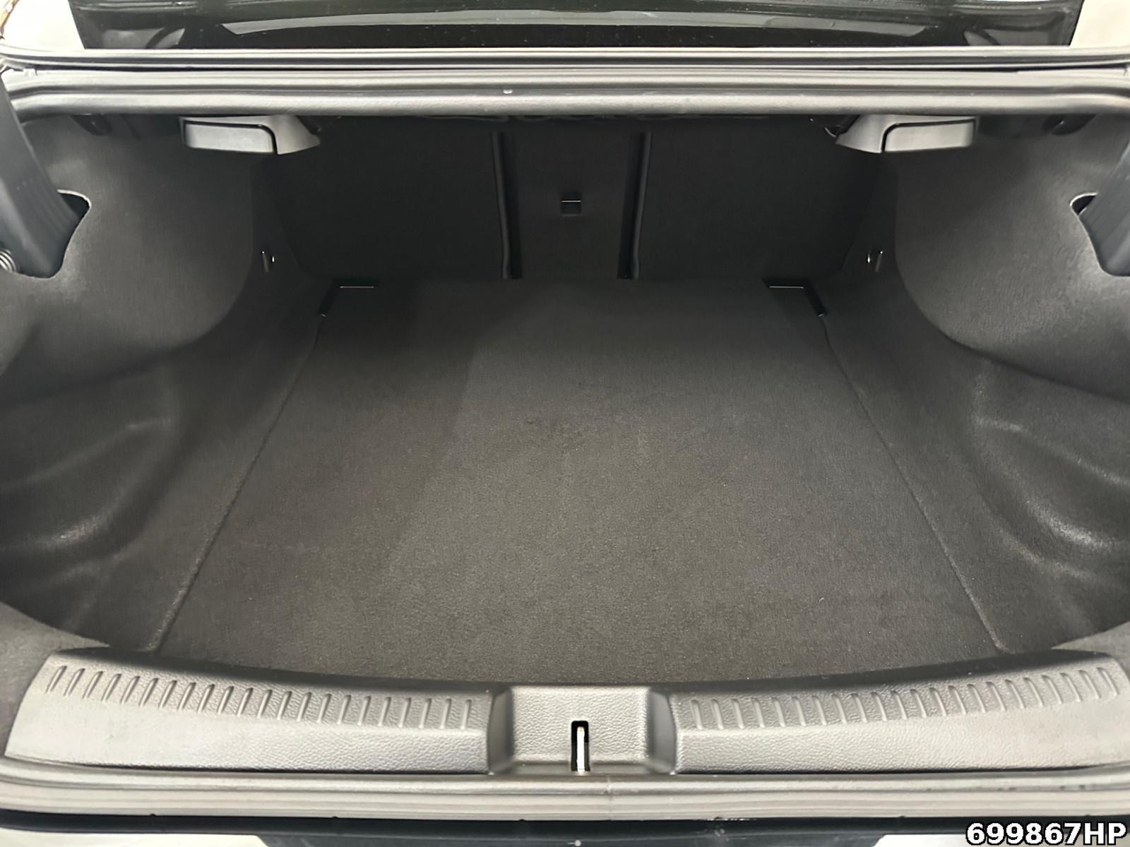 Fahrzeugabbildung Mercedes-Benz CLA 200 Coupe AMG Night DISTRONIC Ambiente Kamer