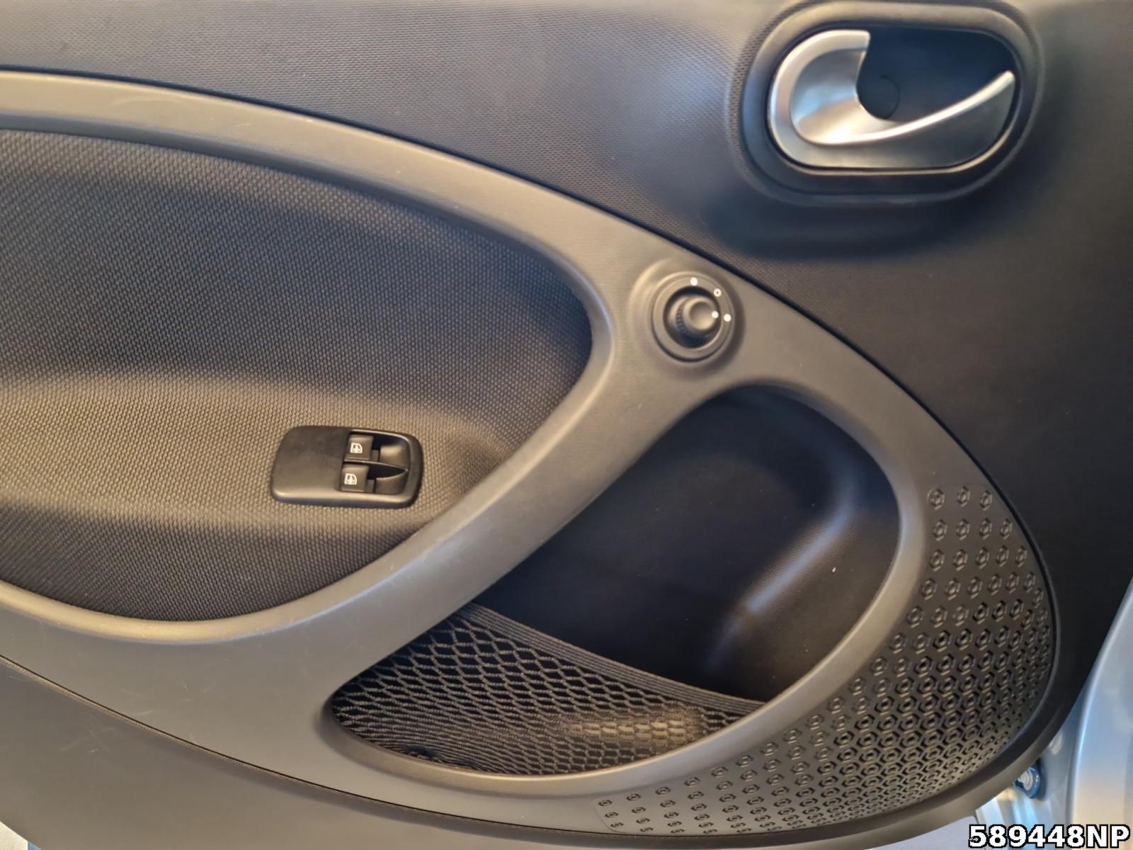 Fahrzeugabbildung Smart ForFour EQ Passion 22 kW DAB Lenkradhzg. SHZ