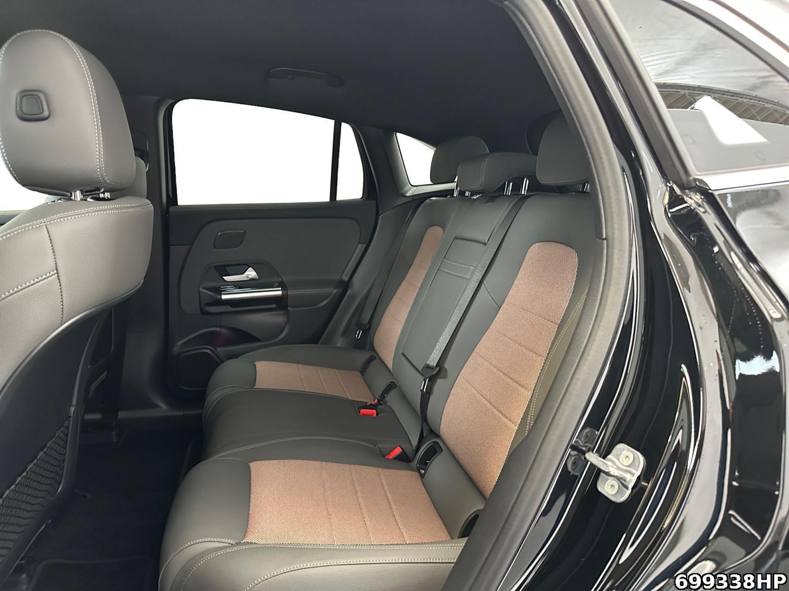 Fahrzeugabbildung Mercedes-Benz EQA Electric Art AHK 360° DISTRONIC Memory