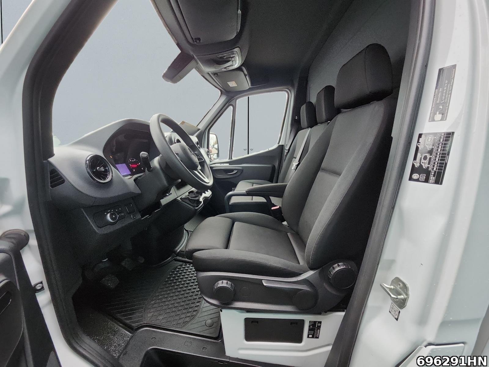 Fahrzeugabbildung Mercedes-Benz Sprinter 317 CDI Koffer/LBW*Kamera*MBUX*Spoiler