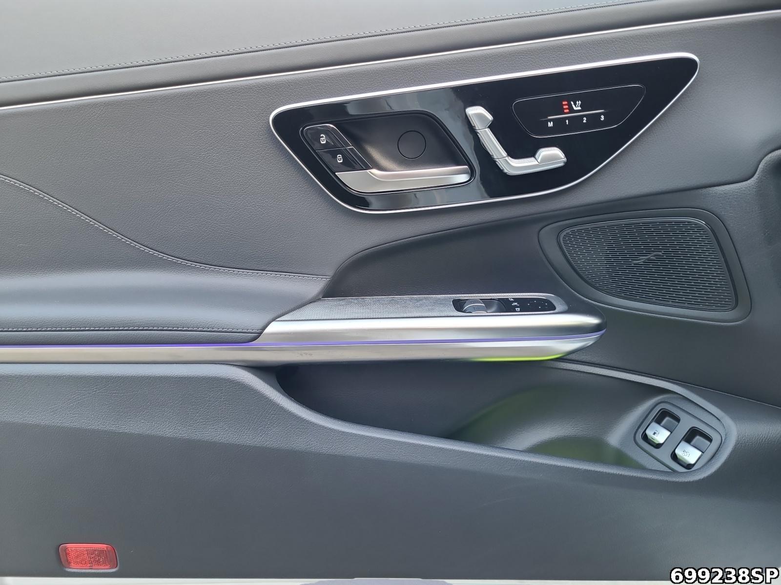 Fahrzeugabbildung Mercedes-Benz CLE 300 e AMG Digital-Light Pano 360° Distronic