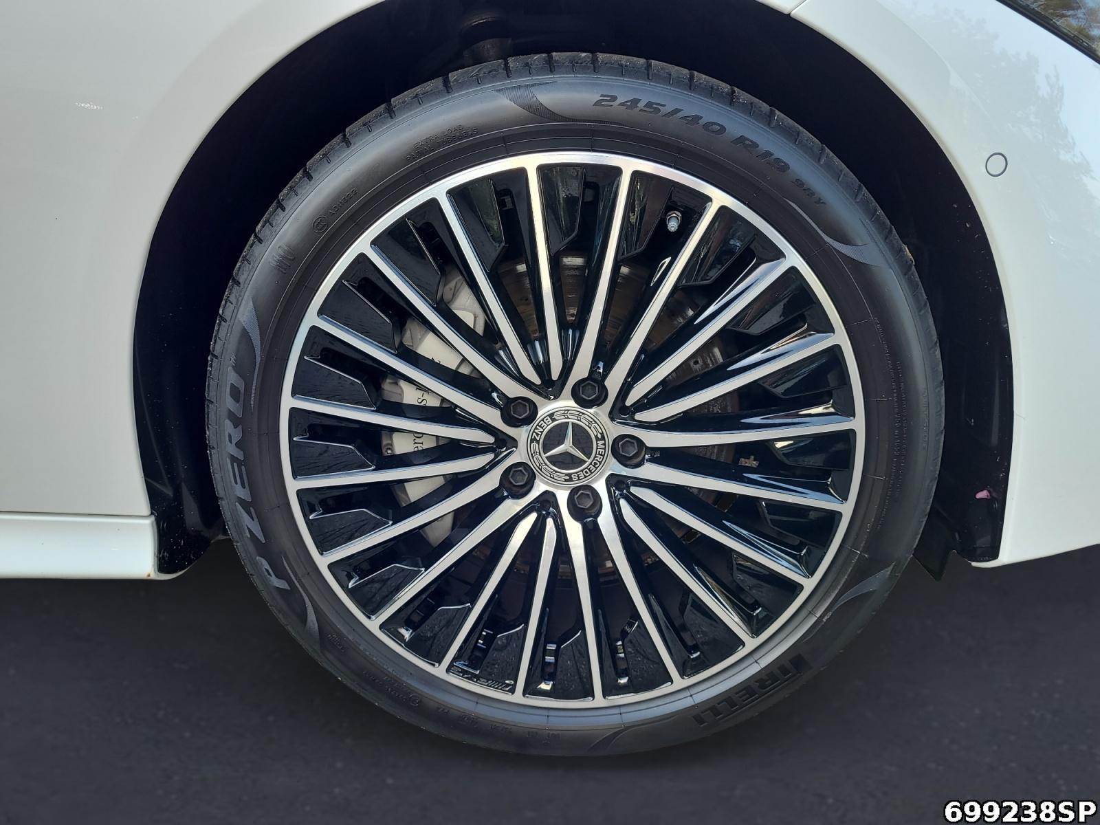 Fahrzeugabbildung Mercedes-Benz CLE 300 e AMG Digital-Light Pano 360° Distronic