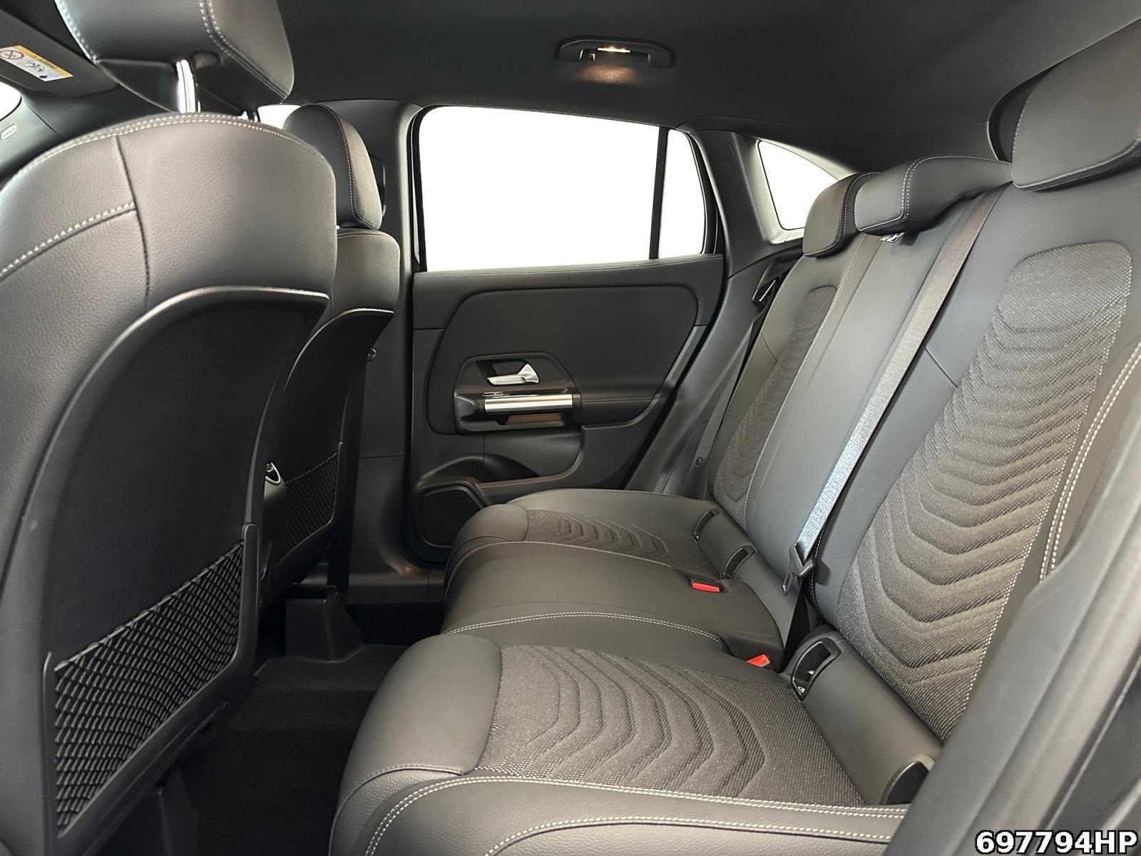Fahrzeugabbildung Mercedes-Benz GLA 200 Progressive AHK Distronic Kamera DAB+