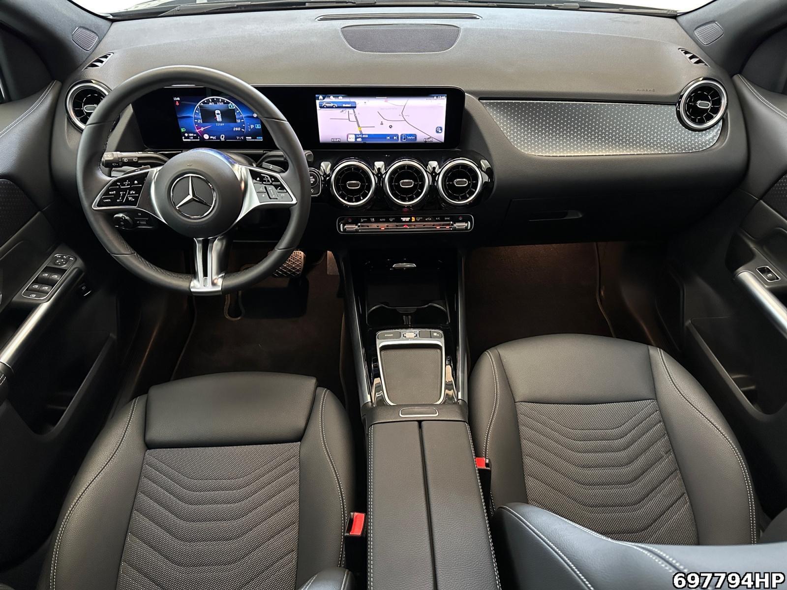 Fahrzeugabbildung Mercedes-Benz GLA 200 Progressive AHK Distronic Kamera DAB+