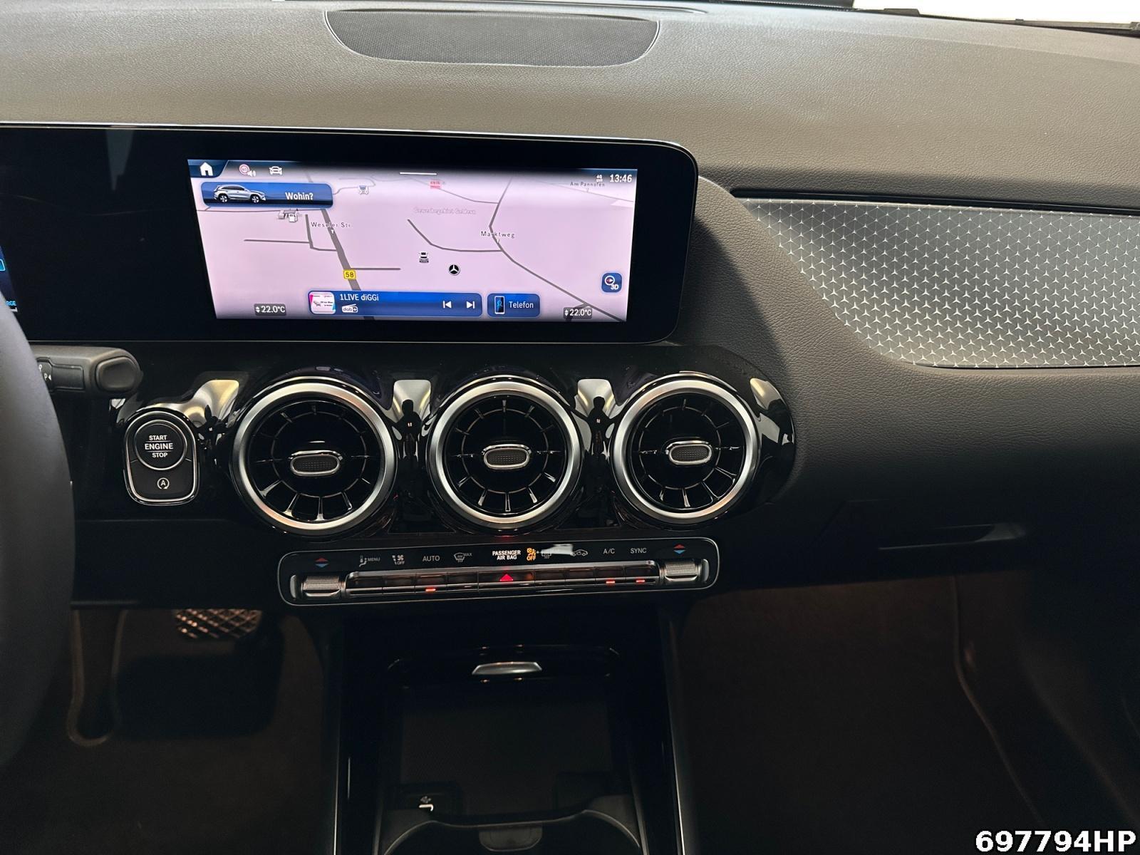 Fahrzeugabbildung Mercedes-Benz GLA 200 Progressive AHK Distronic Kamera DAB+
