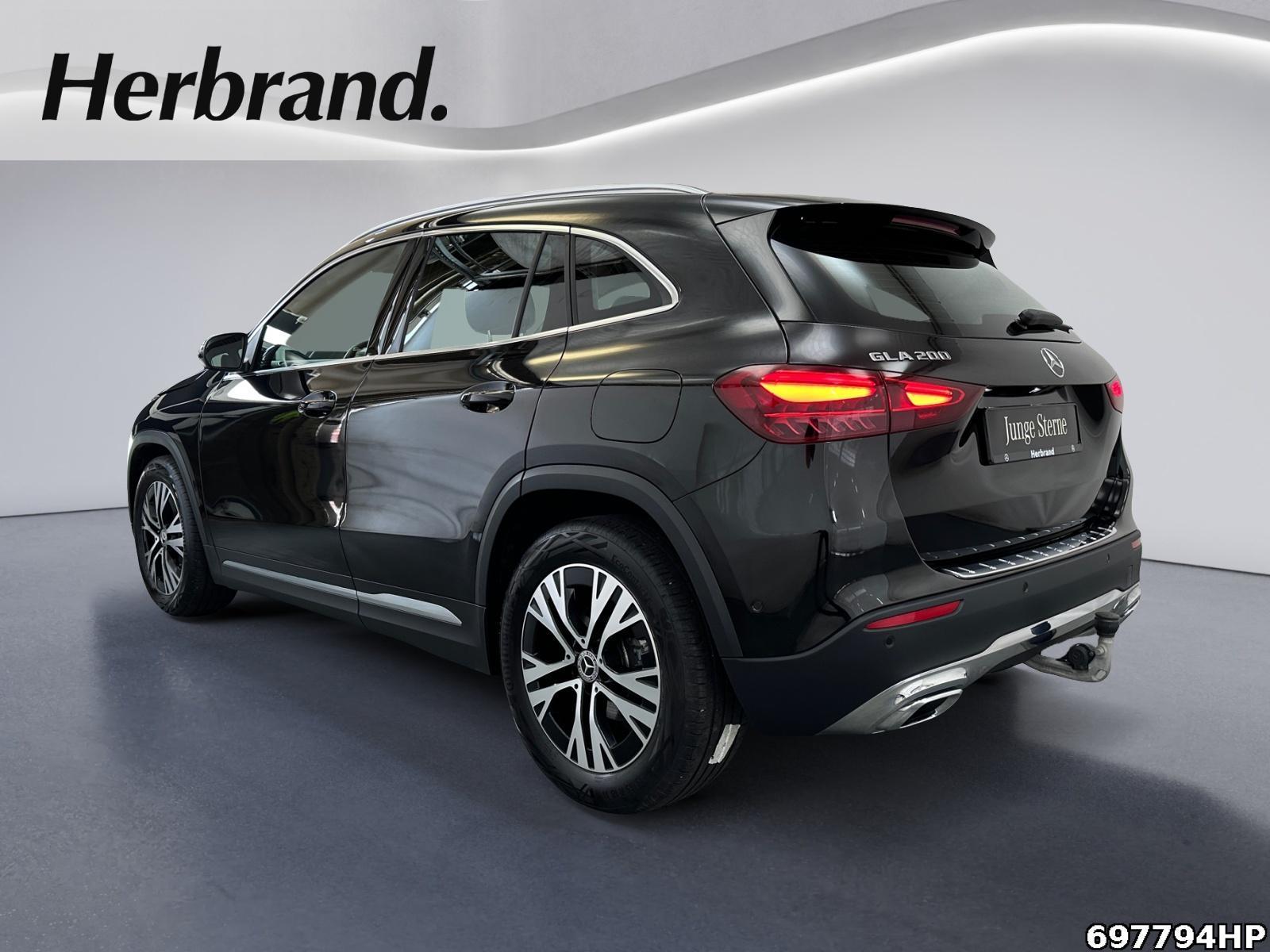 Fahrzeugabbildung Mercedes-Benz GLA 200 Progressive AHK Distronic Kamera DAB+