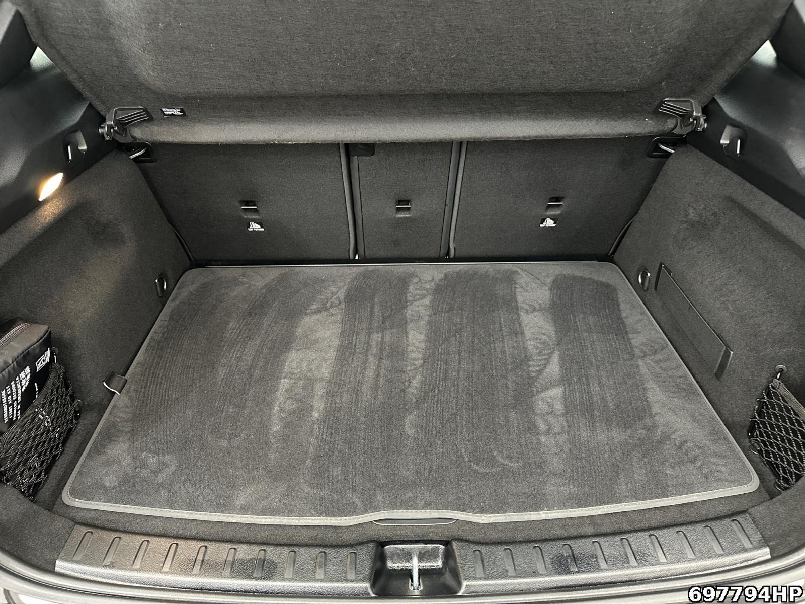 Fahrzeugabbildung Mercedes-Benz GLA 200 Progressive AHK Distronic Kamera DAB+