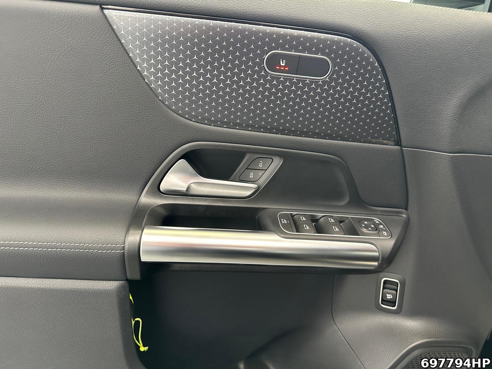 Fahrzeugabbildung Mercedes-Benz GLA 200 Progressive AHK Distronic Kamera DAB+