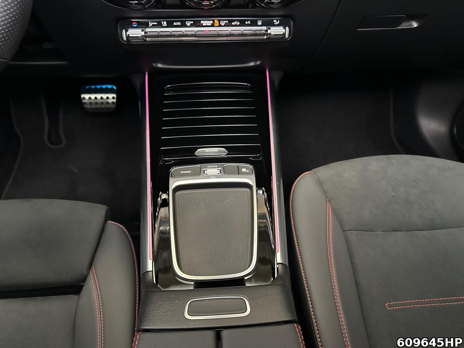 Fahrzeugabbildung Mercedes-Benz EQA AMG Pano Distronic Ambiente Lenkradhz