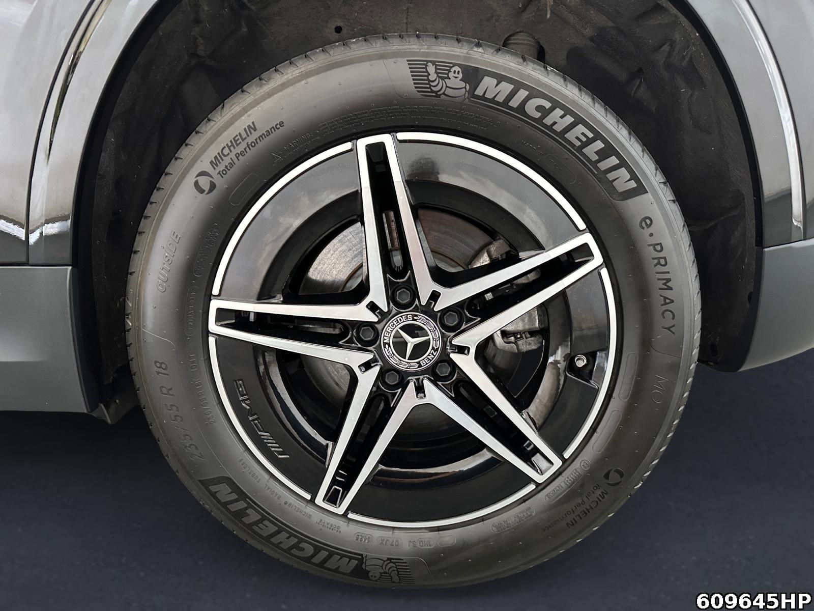 Fahrzeugabbildung Mercedes-Benz EQA AMG Pano Distronic Ambiente Lenkradhz