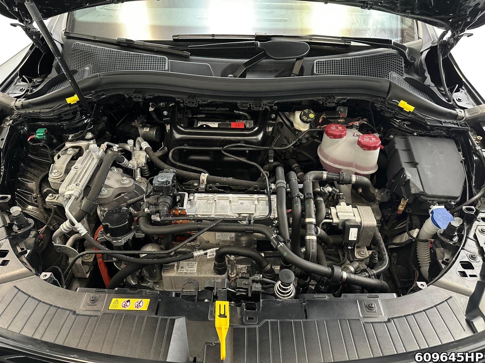 Fahrzeugabbildung Mercedes-Benz EQA AMG Pano Distronic Ambiente Lenkradhz