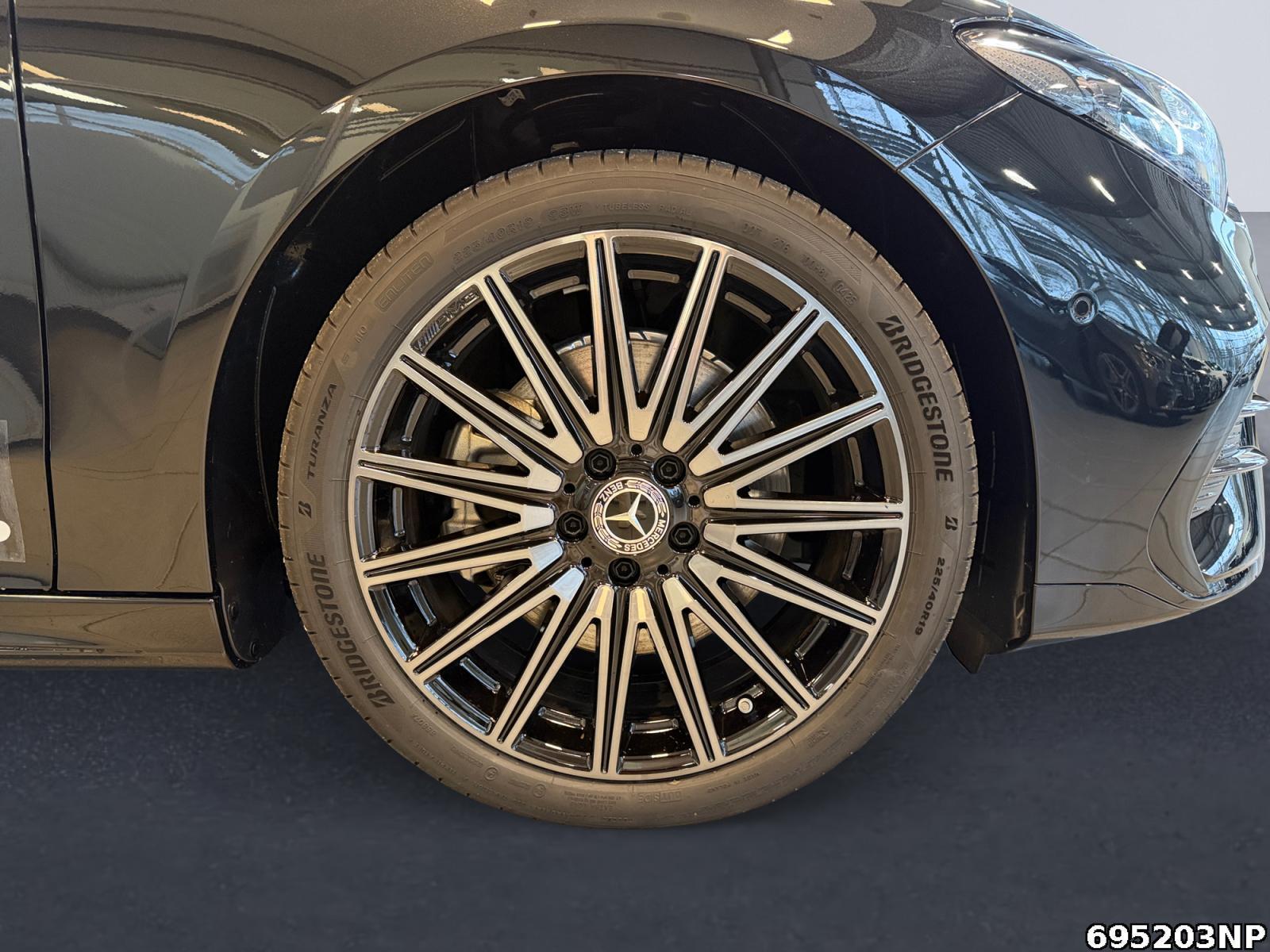 Fahrzeugabbildung Mercedes-Benz CLA 350 4MATIC AMG+NIGHT+MULTIBEAM+PREMIUMPA