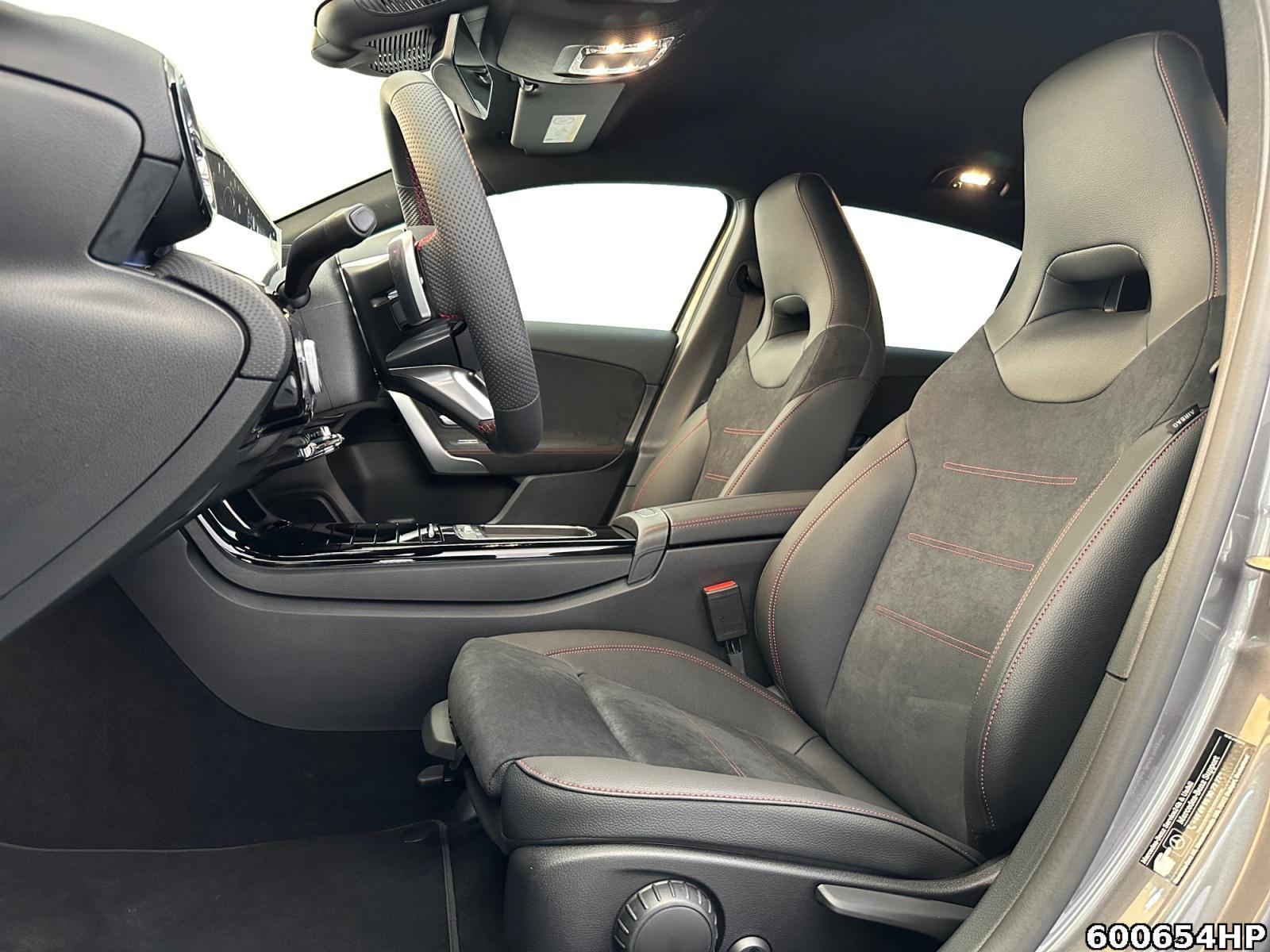 Fahrzeugabbildung Mercedes-Benz A 250 AMG Night AHK Kamera Ambiente Keyless