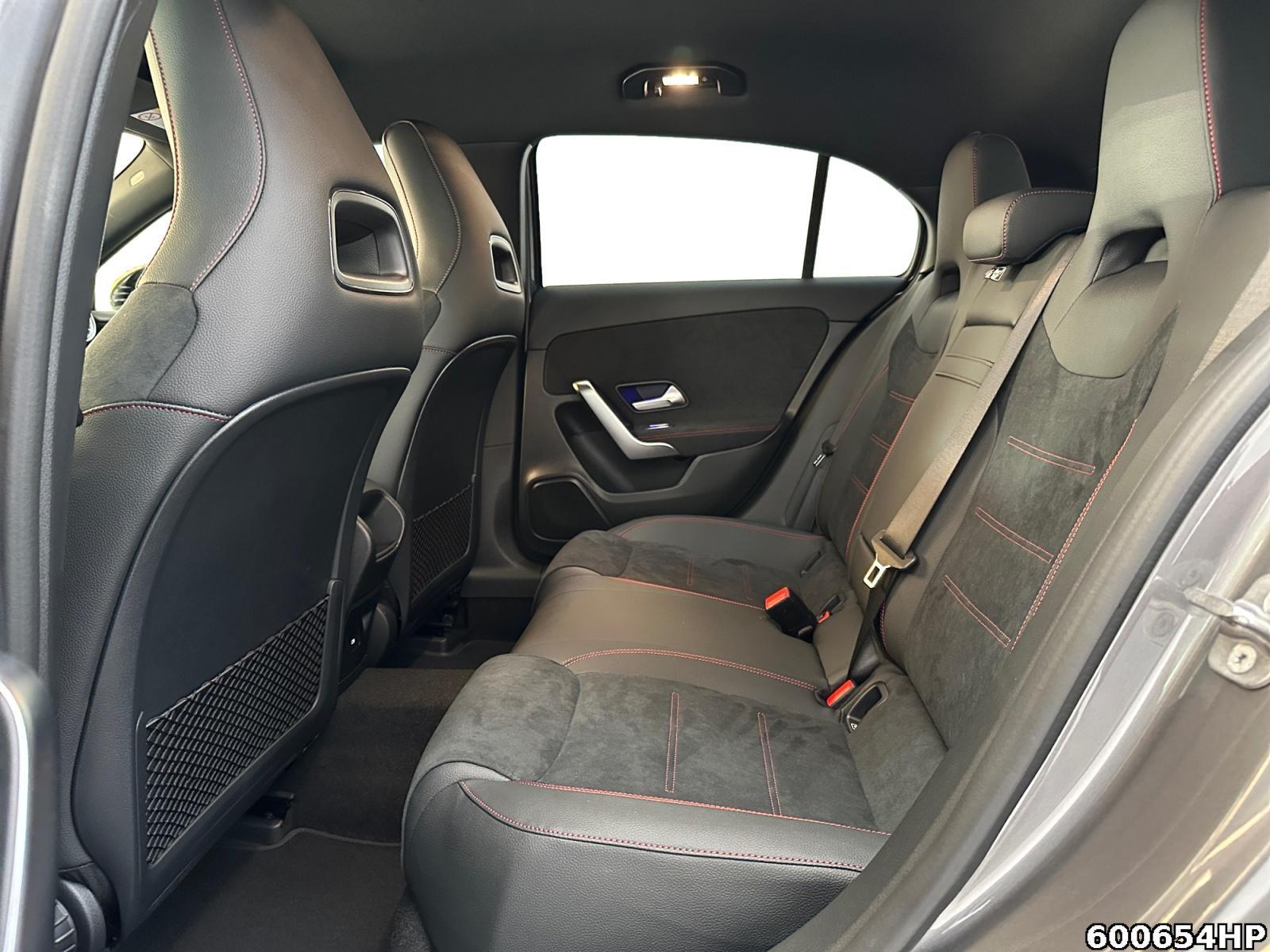 Fahrzeugabbildung Mercedes-Benz A 250 AMG Night AHK Kamera Ambiente Keyless