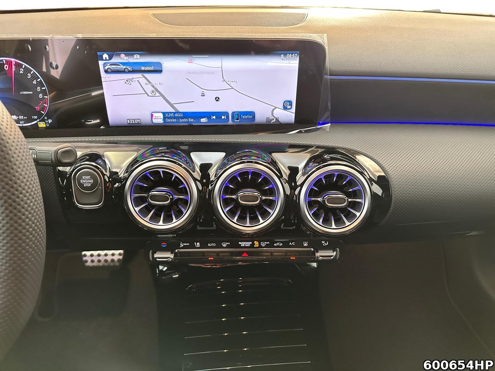 Fahrzeugabbildung Mercedes-Benz A 250 AMG Night AHK Kamera Ambiente Keyless