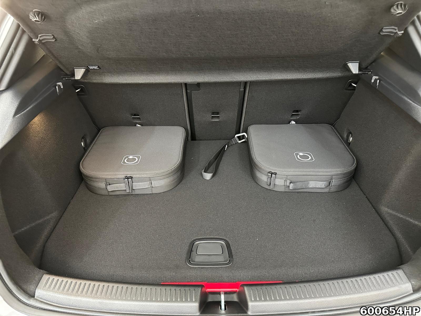 Fahrzeugabbildung Mercedes-Benz A 250 AMG Night AHK Kamera Ambiente Keyless