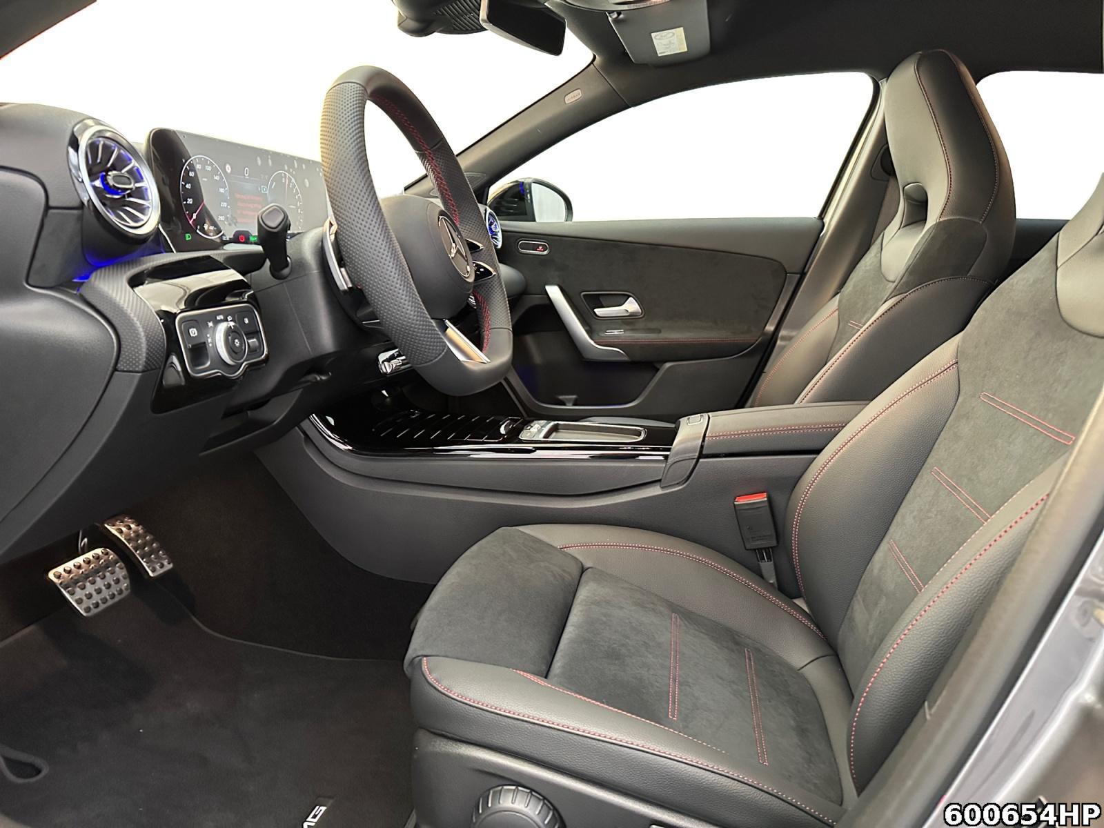 Fahrzeugabbildung Mercedes-Benz A 250 AMG Night AHK Kamera Ambiente Keyless