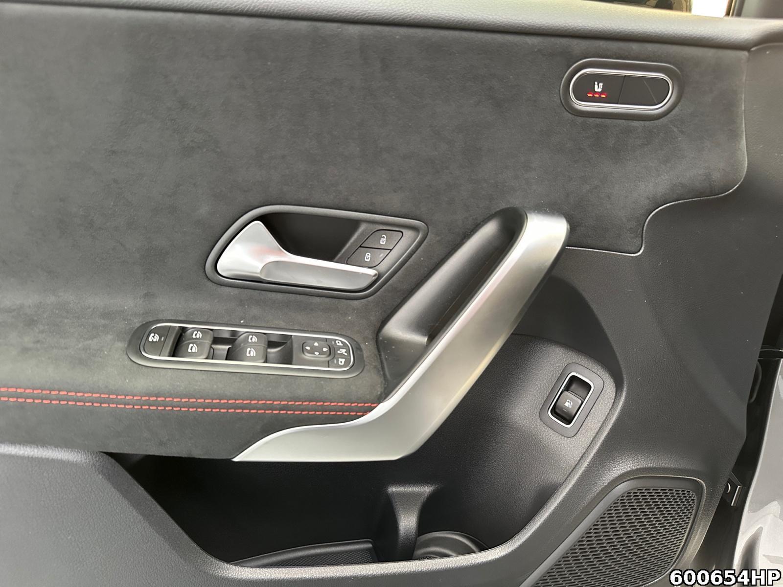 Fahrzeugabbildung Mercedes-Benz A 250 AMG Night AHK Kamera Ambiente Keyless