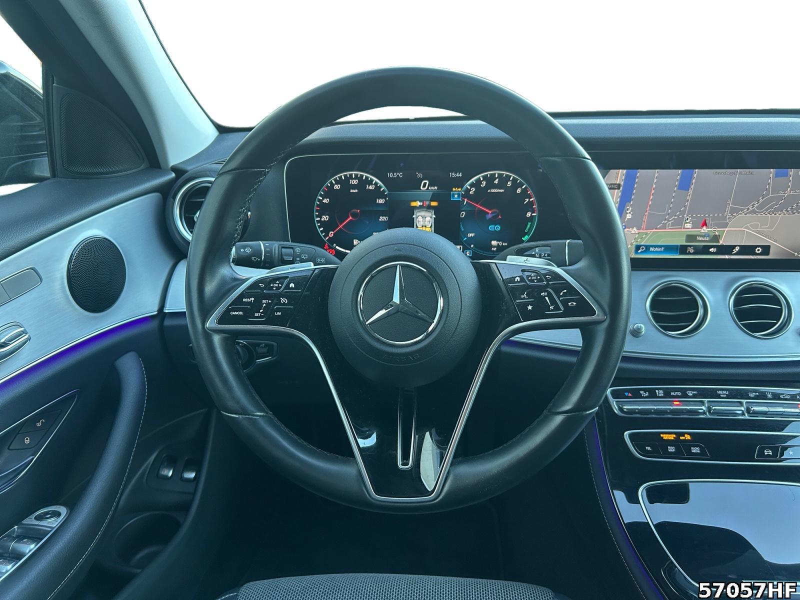 Fahrzeugabbildung Mercedes-Benz E 300 Hybrid +SHZ+NAVI+CARPLAY+SITZMEMORY+