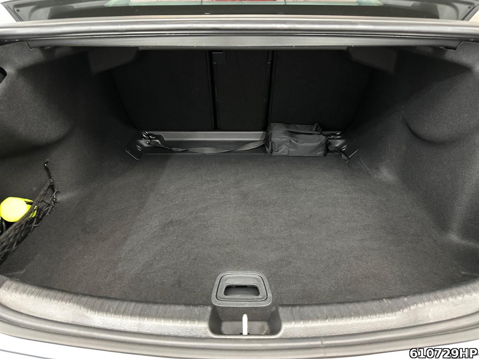 Fahrzeugabbildung Mercedes-Benz C 180 AMG Kamera Memory Totw Ambiente LED Carpl