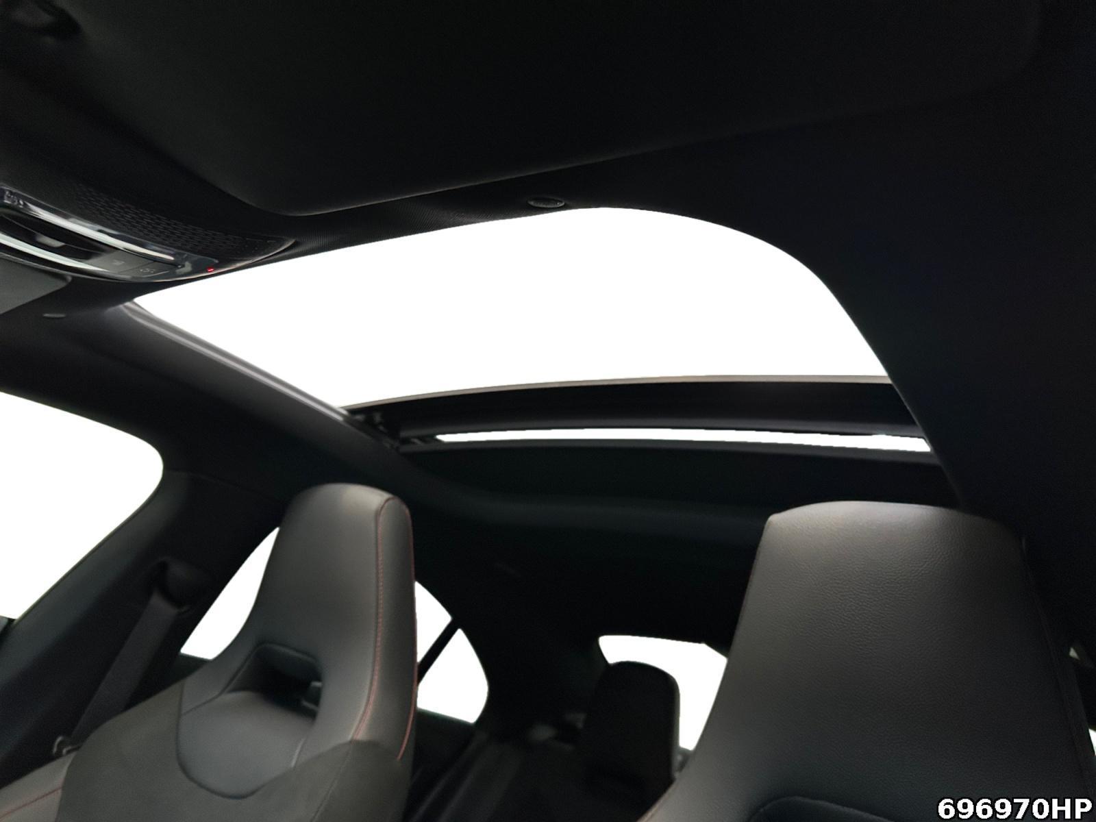 Fahrzeugabbildung Mercedes-Benz CLA 200 d AMG Night Pano BURMESTER DISTRONIC <