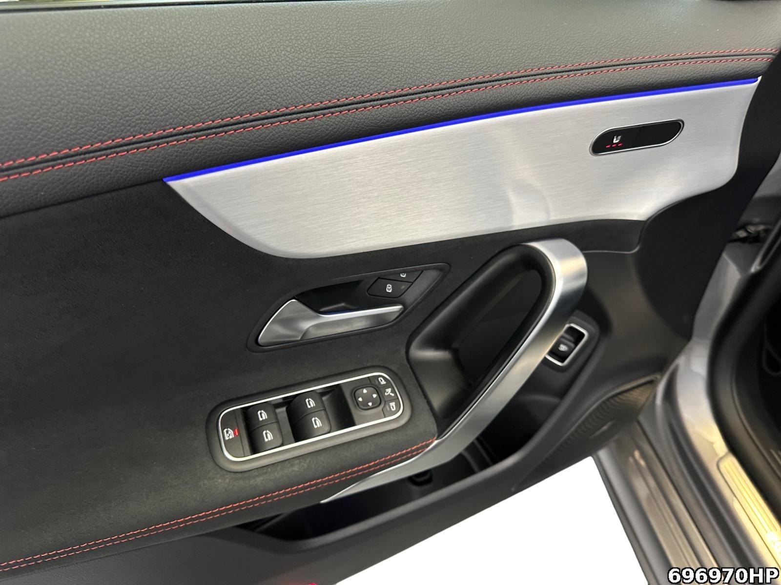 Fahrzeugabbildung Mercedes-Benz CLA 200 d AMG Night Pano BURMESTER DISTRONIC <