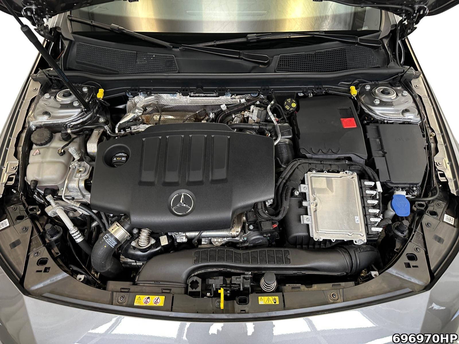 Fahrzeugabbildung Mercedes-Benz CLA 200 d AMG Night Pano BURMESTER DISTRONIC <