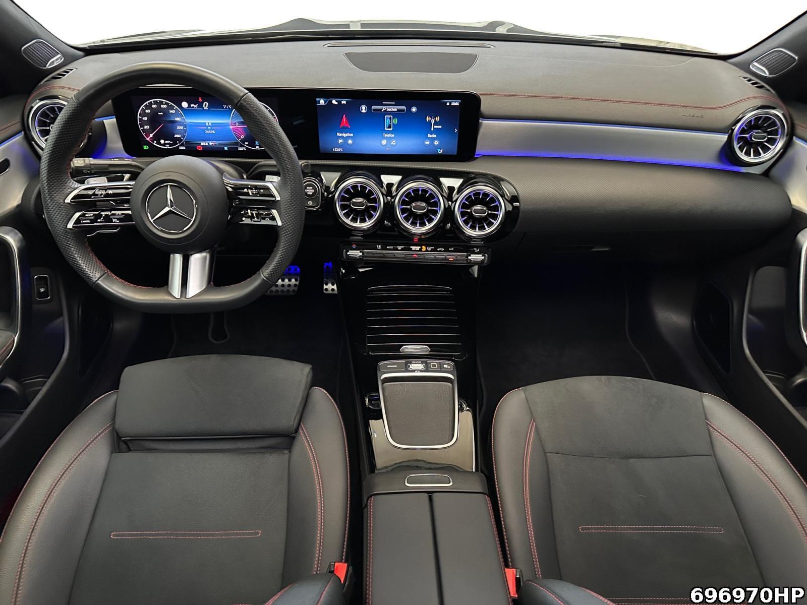Fahrzeugabbildung Mercedes-Benz CLA 200 d AMG Night Pano BURMESTER DISTRONIC <