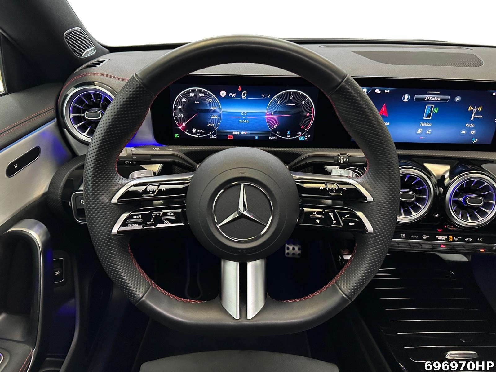 Fahrzeugabbildung Mercedes-Benz CLA 200 d AMG Night Pano BURMESTER DISTRONIC <