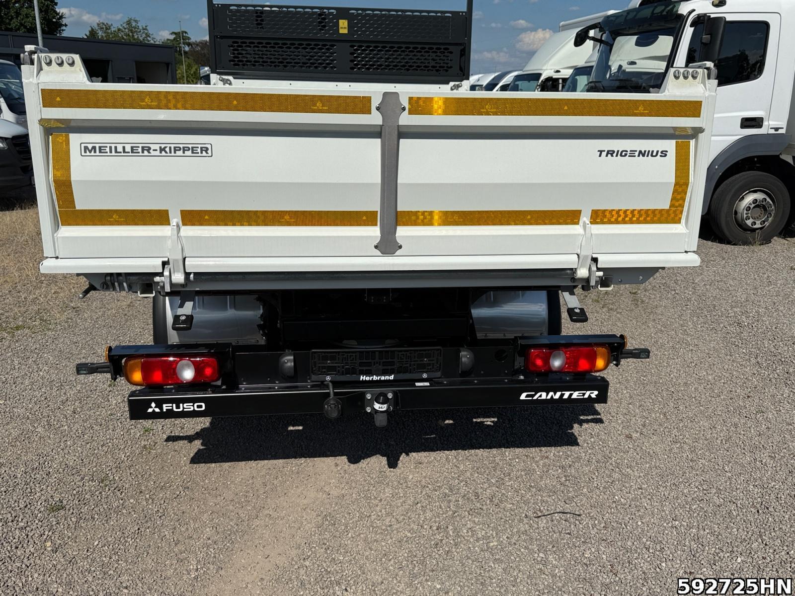 Fahrzeugabbildung FUSO Canter 7C18 Trigenius-Kipper-Werkzeugbox Vfhrzg