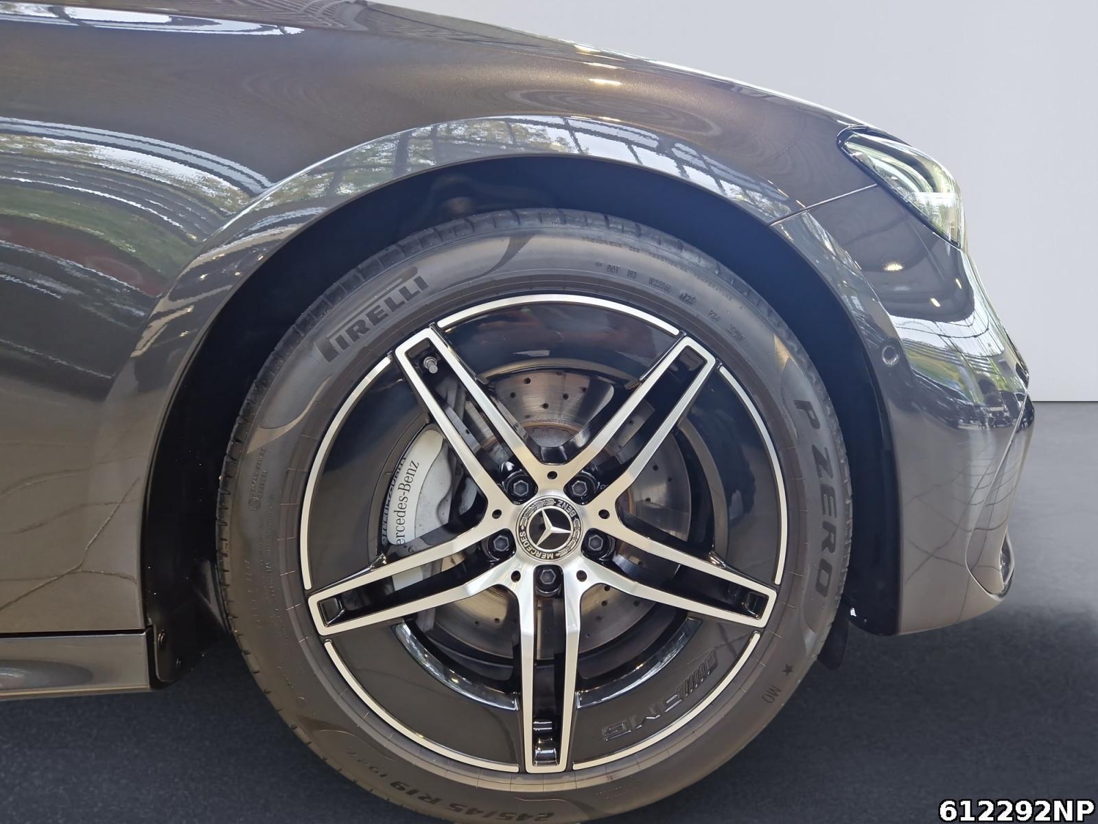Fahrzeugabbildung Mercedes-Benz E 300 T AMG AHK Distronic Keyless Kamera LED.